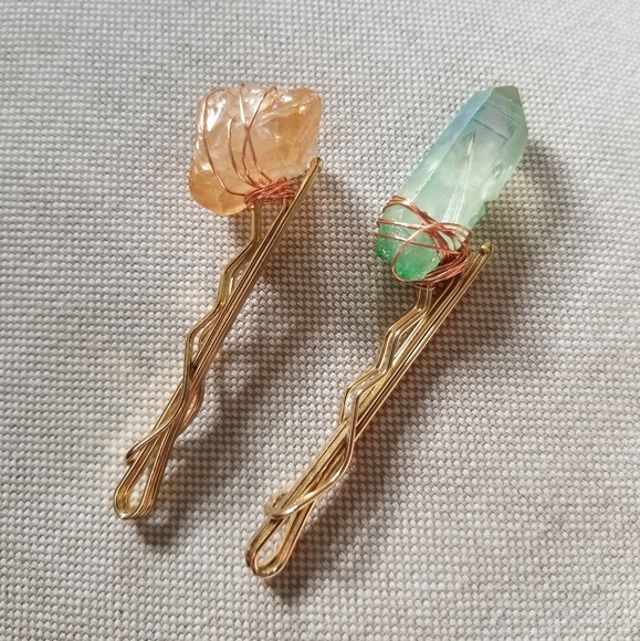 Jewelry - 🍊New!🍊 Iridescent Green and Peachy Crystal Pins